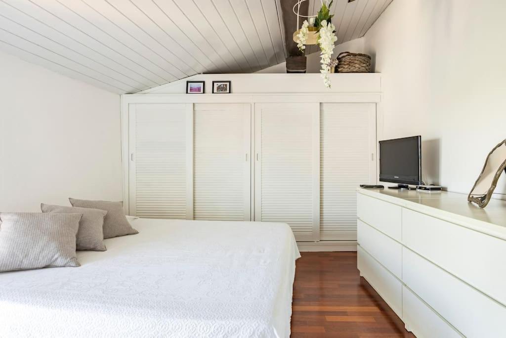 Lovely One-Bedroom Attic In An Ancient Village Μπολόνια Εξωτερικό φωτογραφία